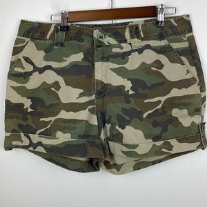 Women’s Traxx Camouflage Shorts Size 14